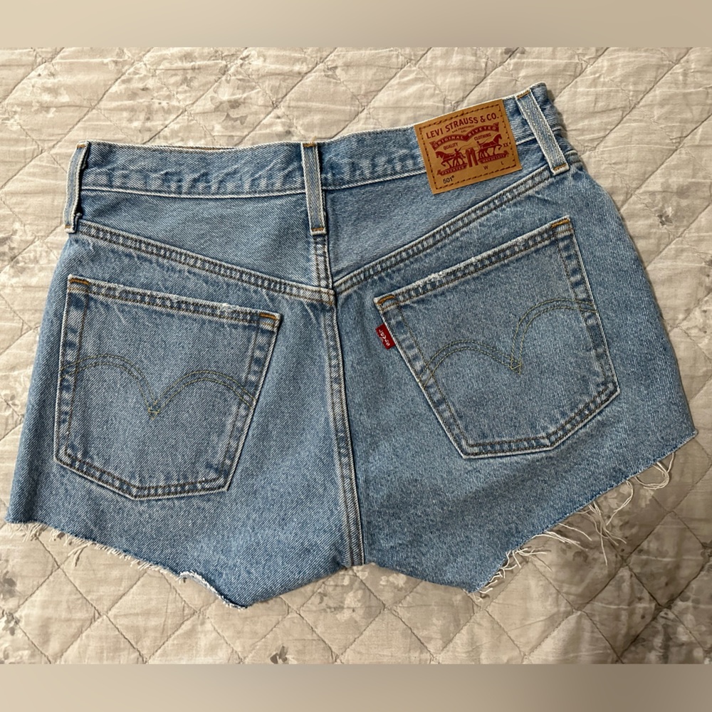 Levi 501 shorts NWOT - Picture 2 of 4